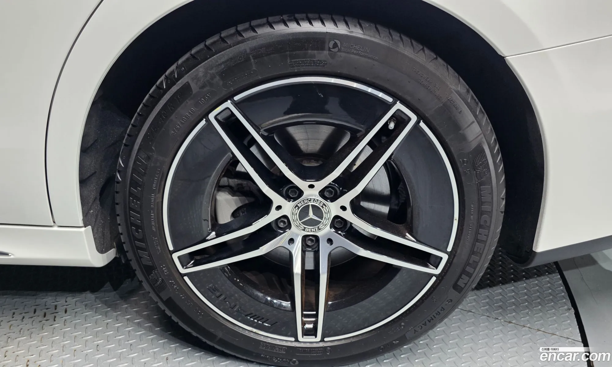 Mercedes-Benz E-Class W214 2024 W1KLF4HB4RA018071 — 32