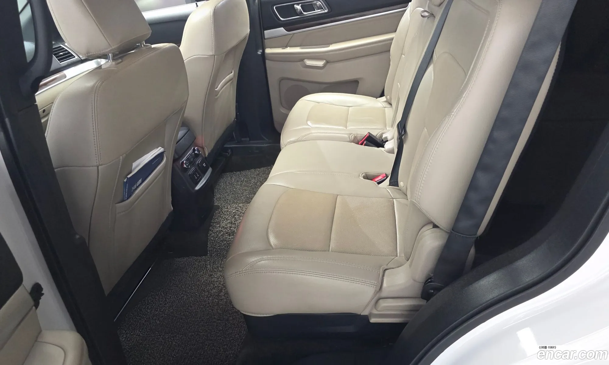 Ford Explorer 2018 1FM5K8FH2JGB23296 — 12
