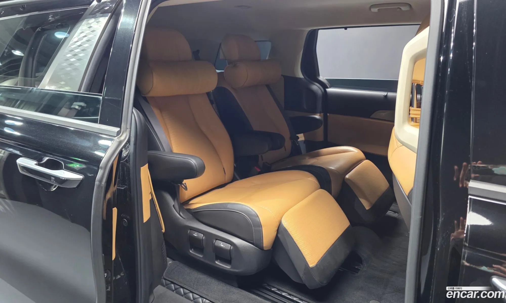 Kia Carnival 2021 KNANE81BBNS154859 — 10