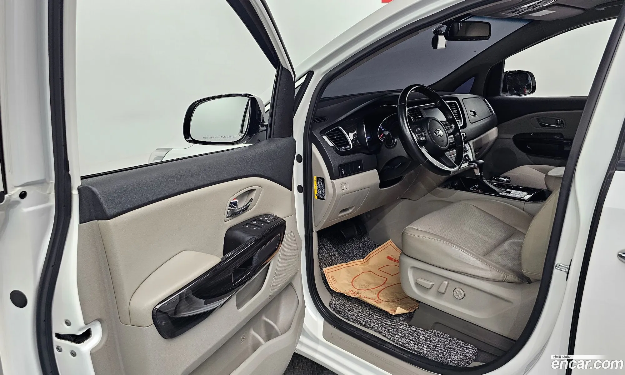 Kia Carnival 2020 KNAMC81ABLS674232 — 9