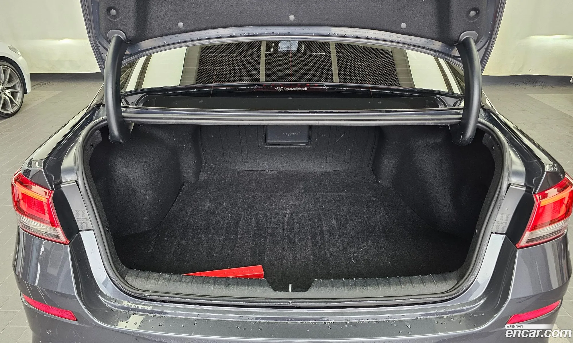 Kia K5 2018 KNAGU411BKA323049 — 3