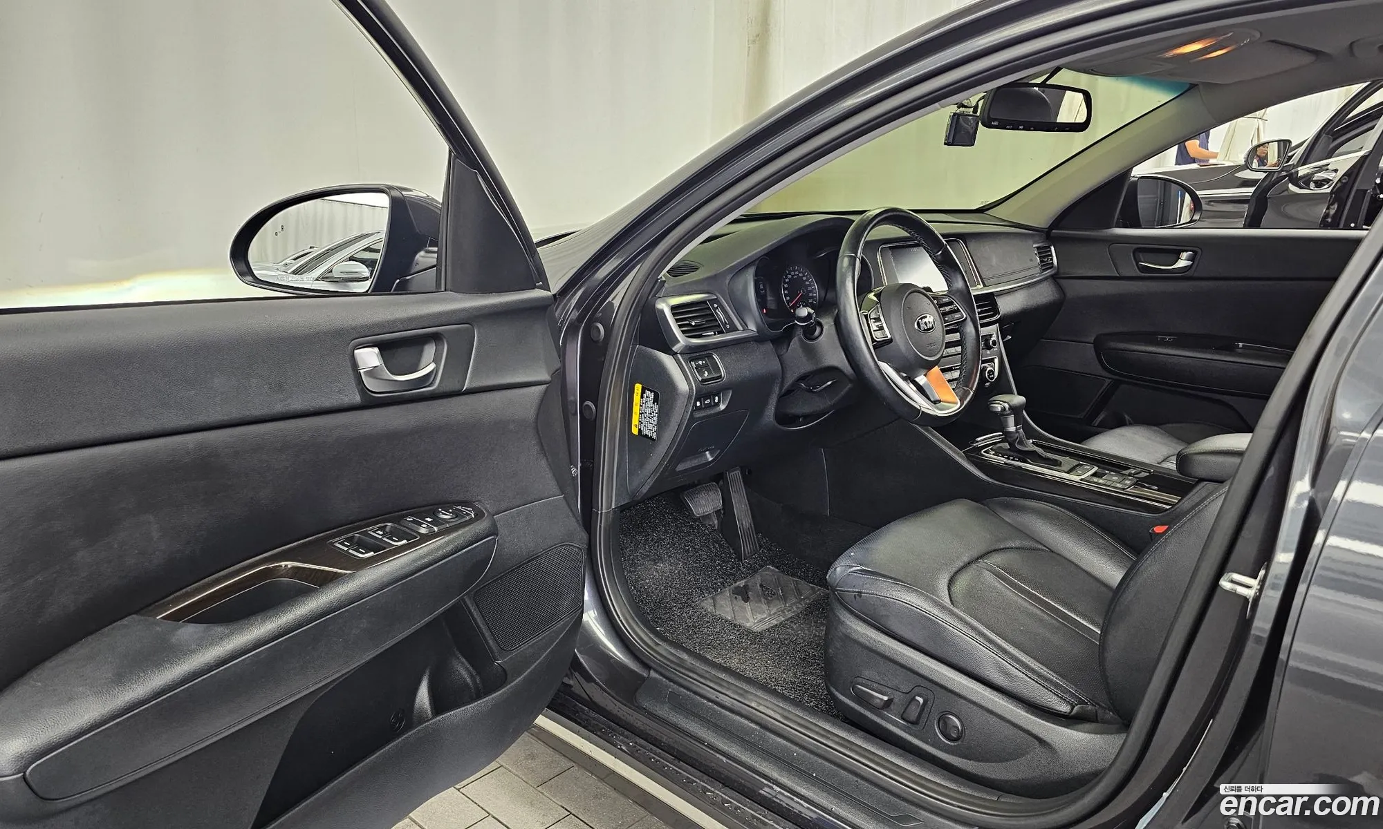 Kia K5 2018 KNAGU411BKA323049 — 14