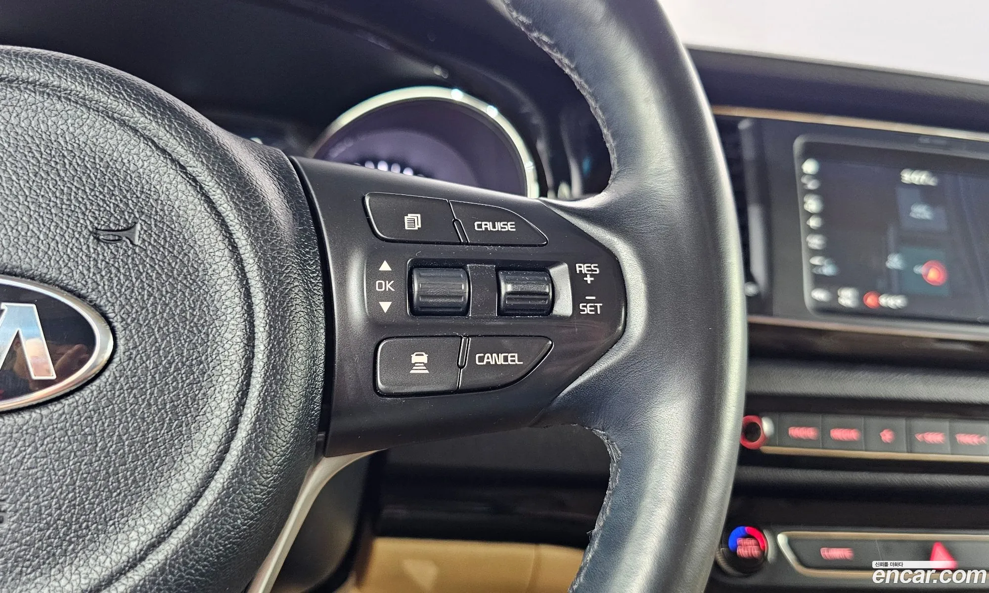 Kia Carnival 2017 KNAMC81ABJS386892 — 9