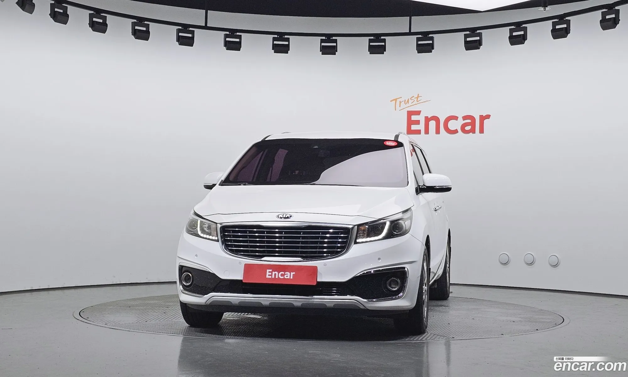 Kia Carnival 2017 KNAMC81ABJS386892 — 5