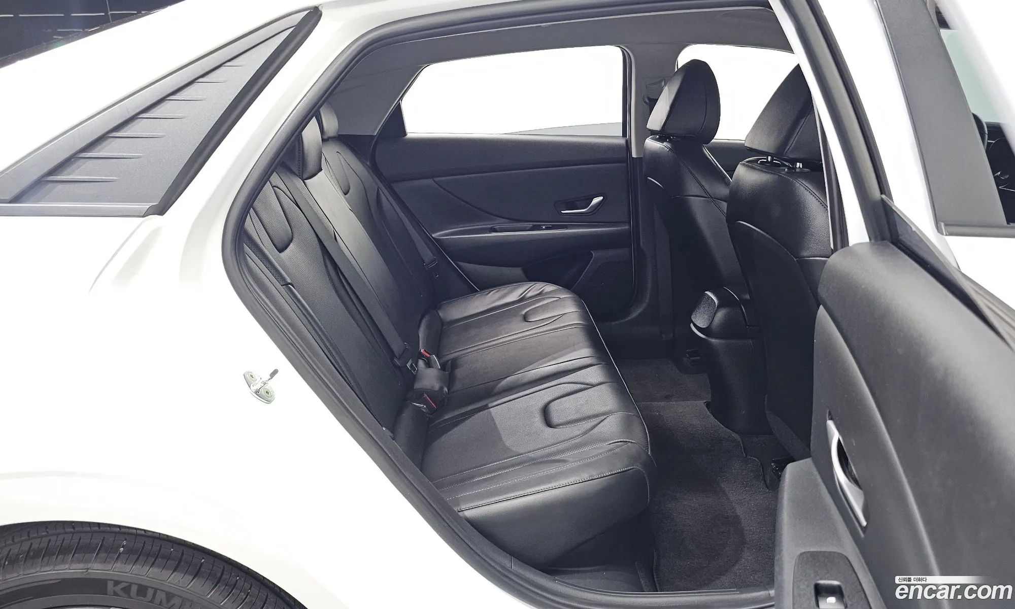 Hyundai Elantra Hybrid 2022 — 13