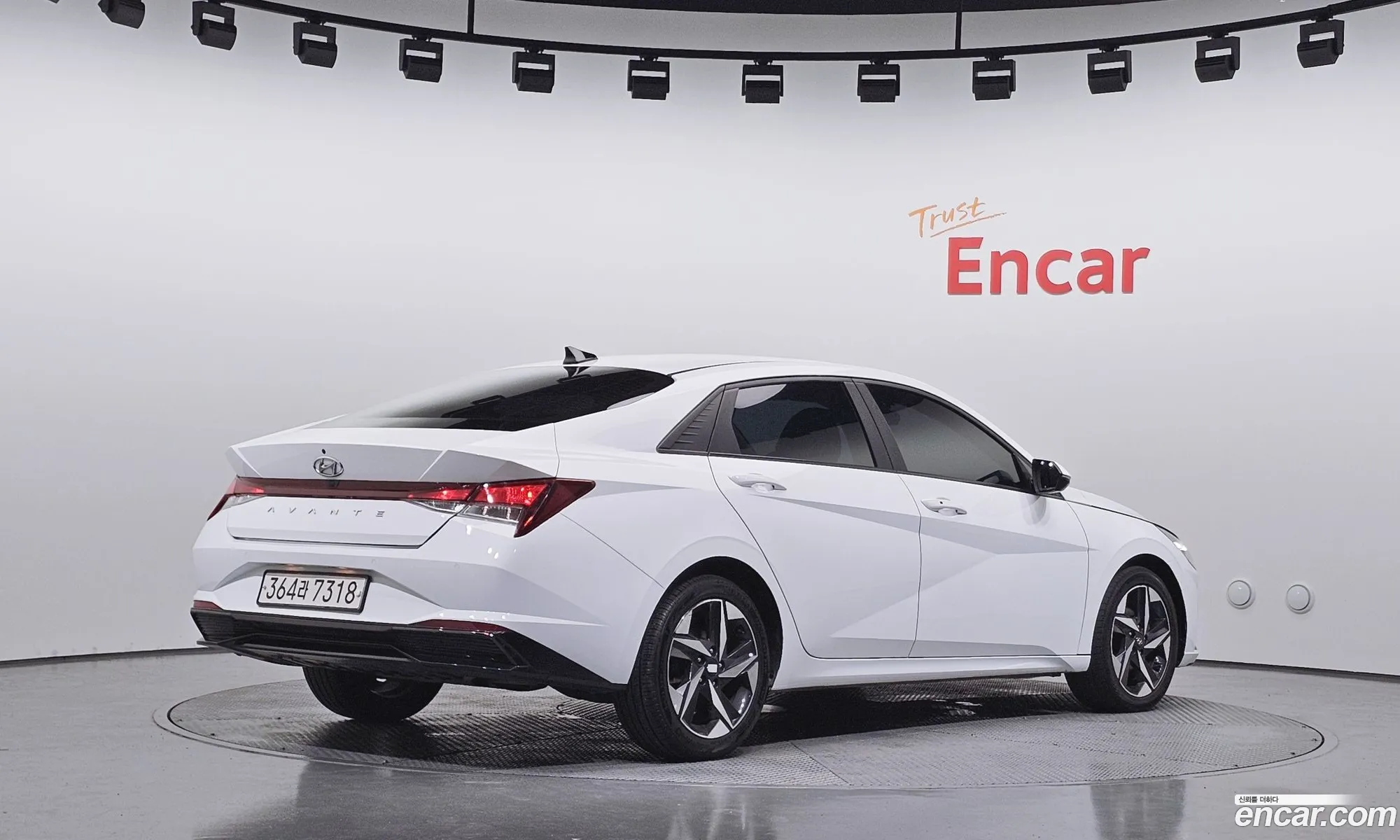 Hyundai Elantra Hybrid 2022 — 30