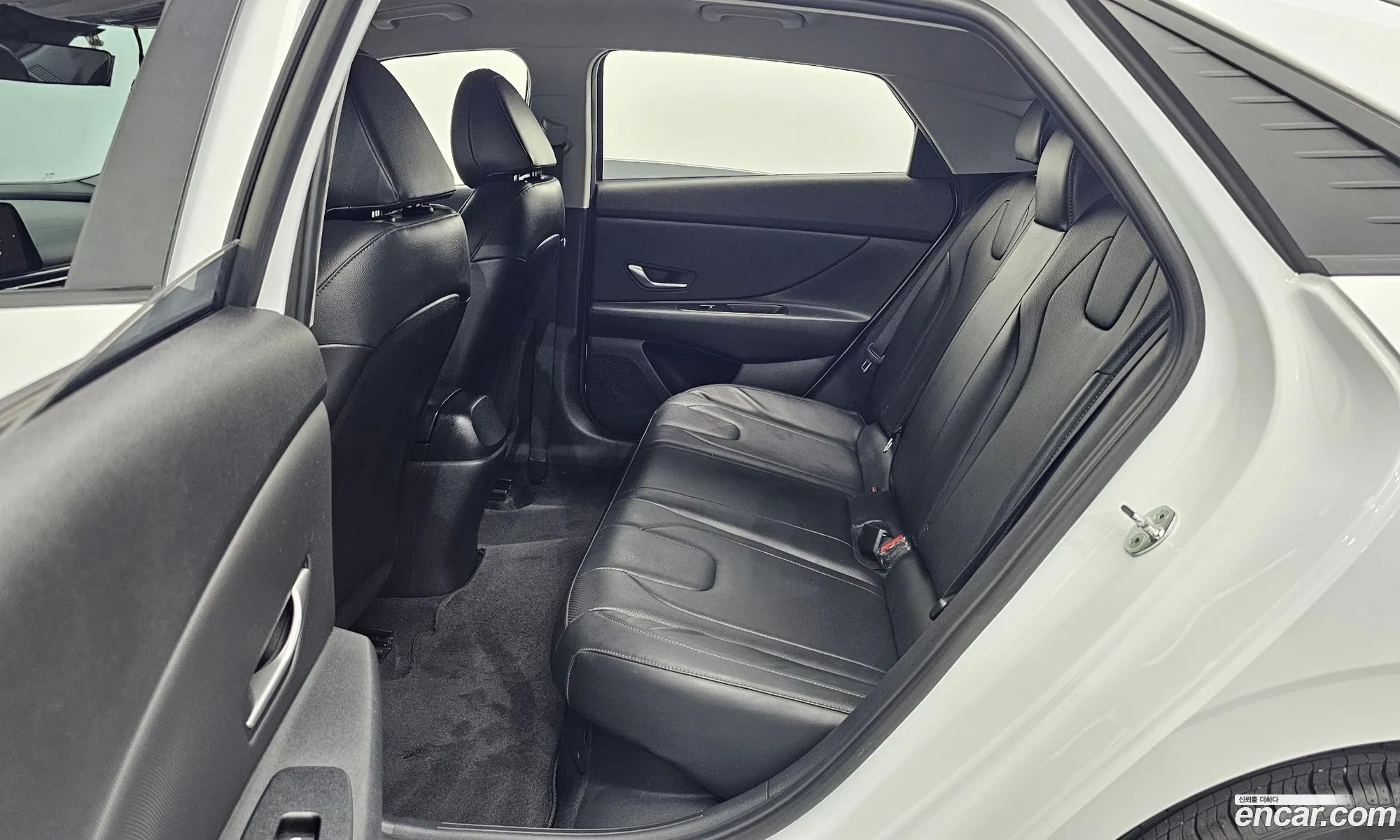 Hyundai Elantra Hybrid 2022 — 19