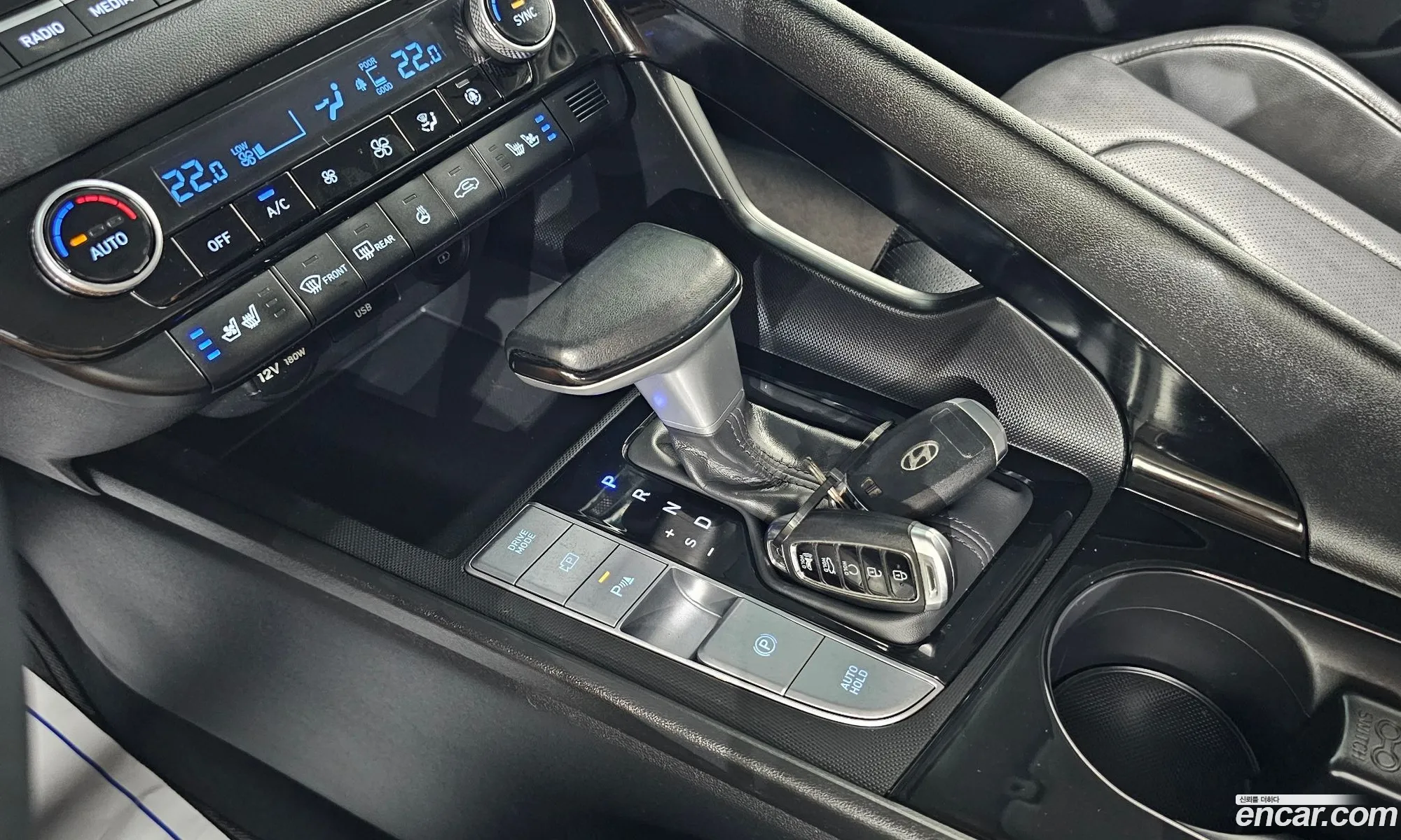 Hyundai Elantra Hybrid 2022 — 28