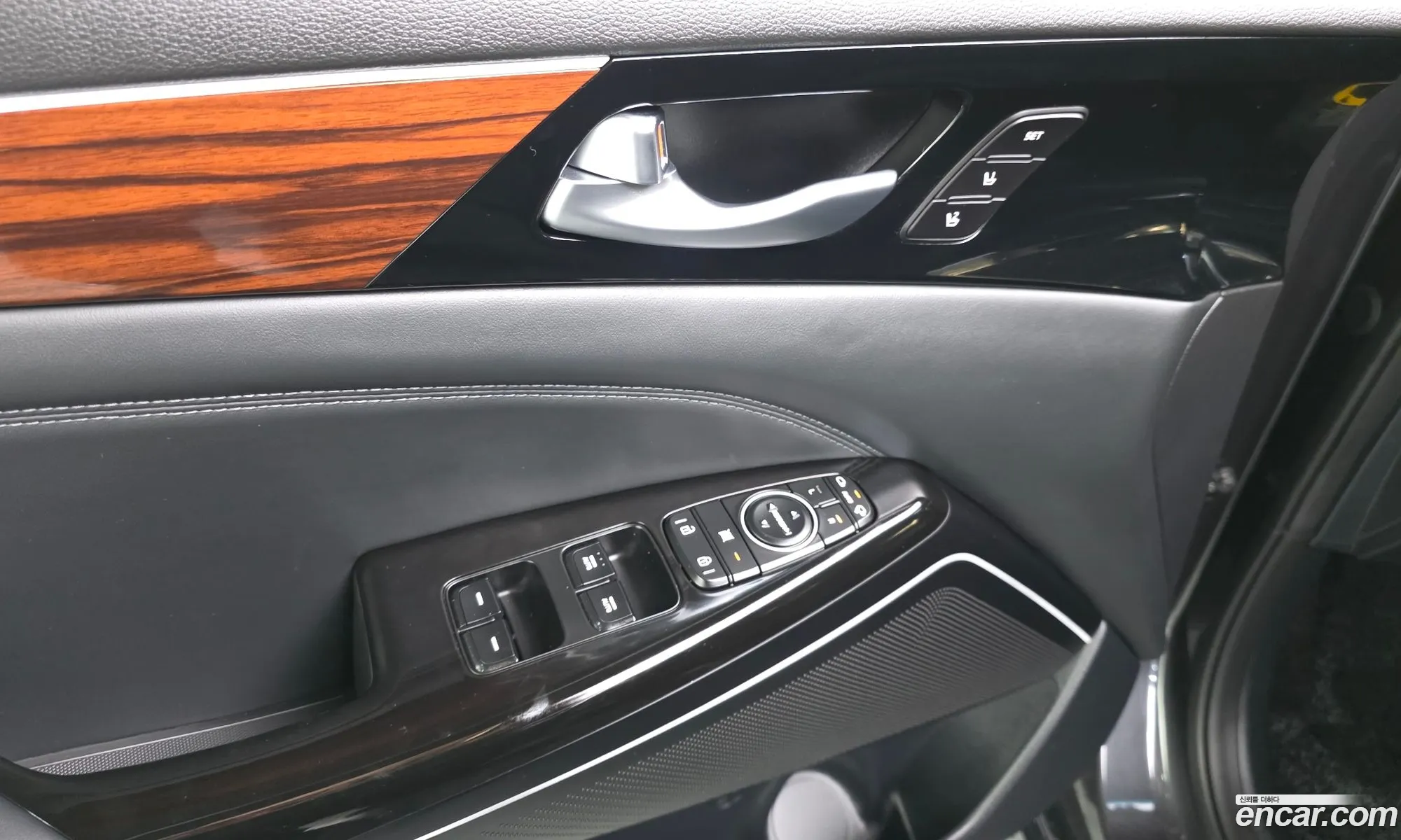 Kia K7 2016 KNALB415BGA050992 — 16