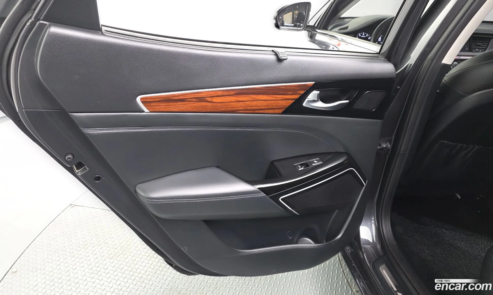Kia K7 2016 KNALB415BGA050992 — 12