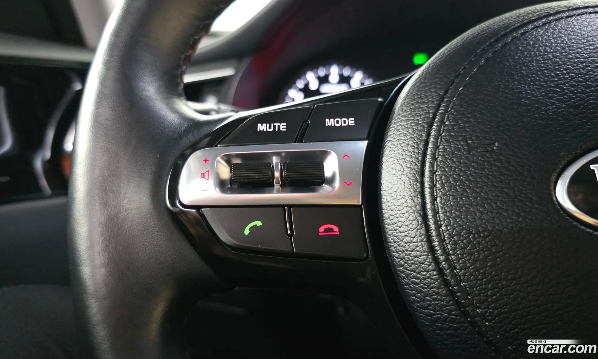 Kia K7 2016 KNALB415BGA050992 — 18