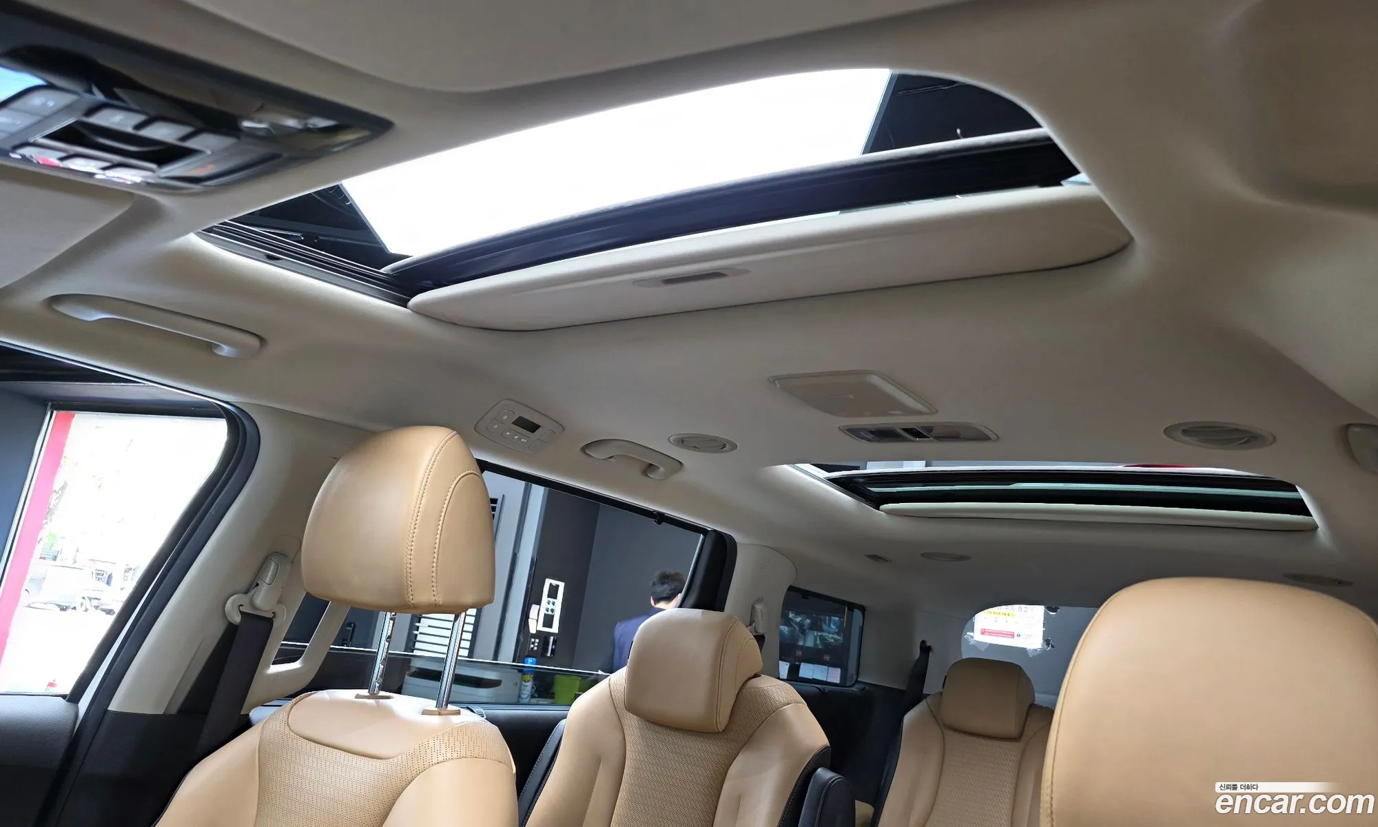 Kia Carnival 2020 KNANE81BBMS036440 — 9