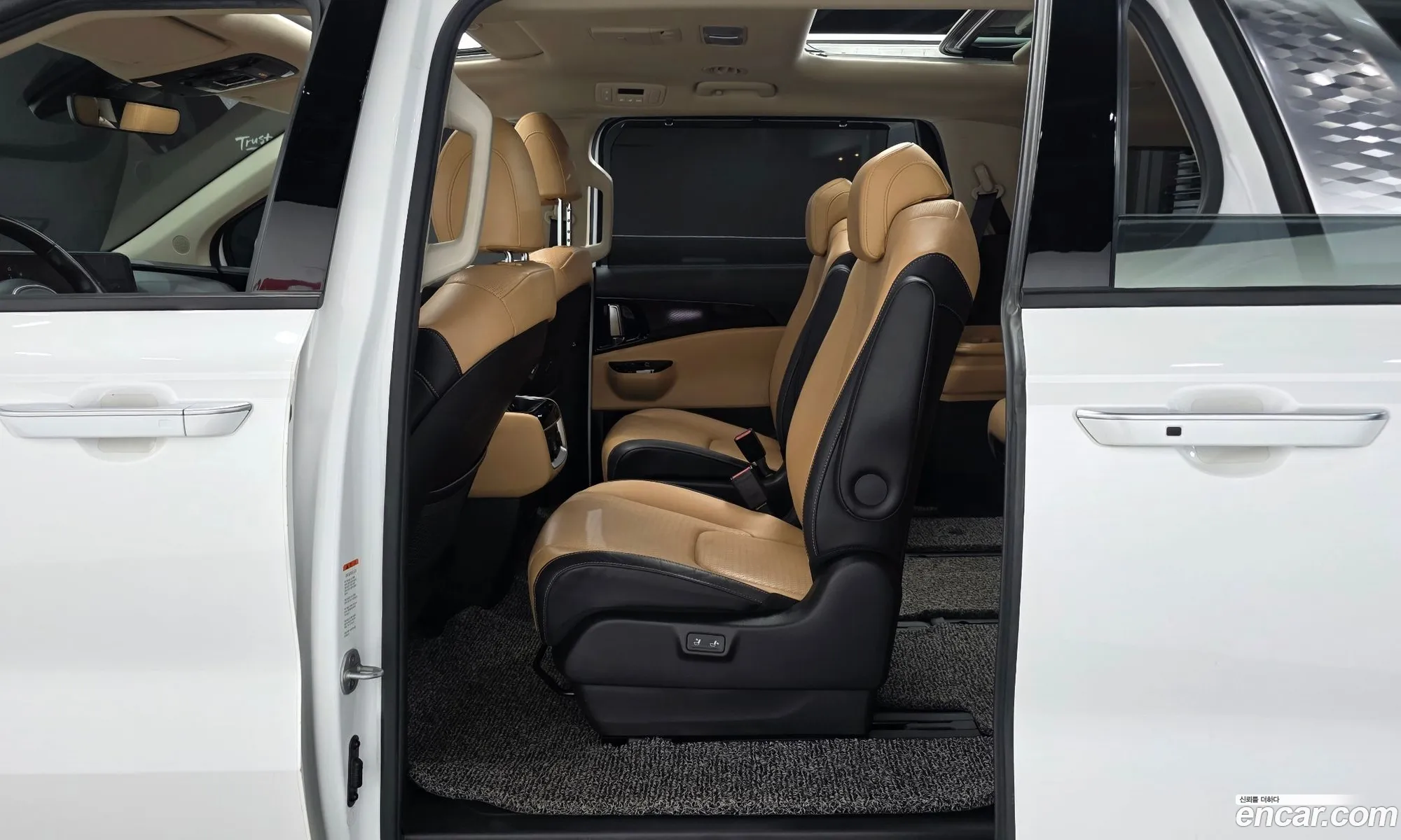 Kia Carnival 2020 KNANE81BBMS036440 — 8