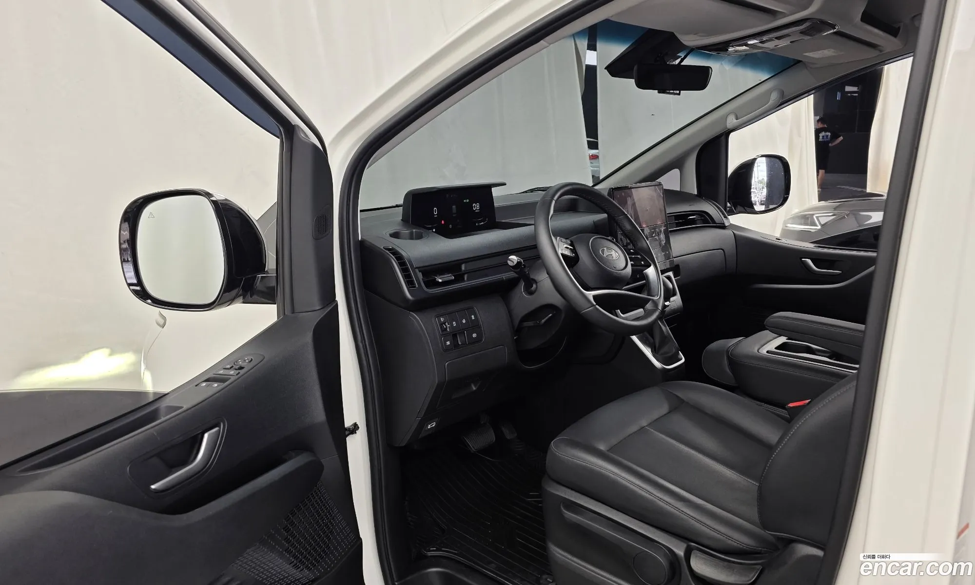 Hyundai Staria 2025 — 17