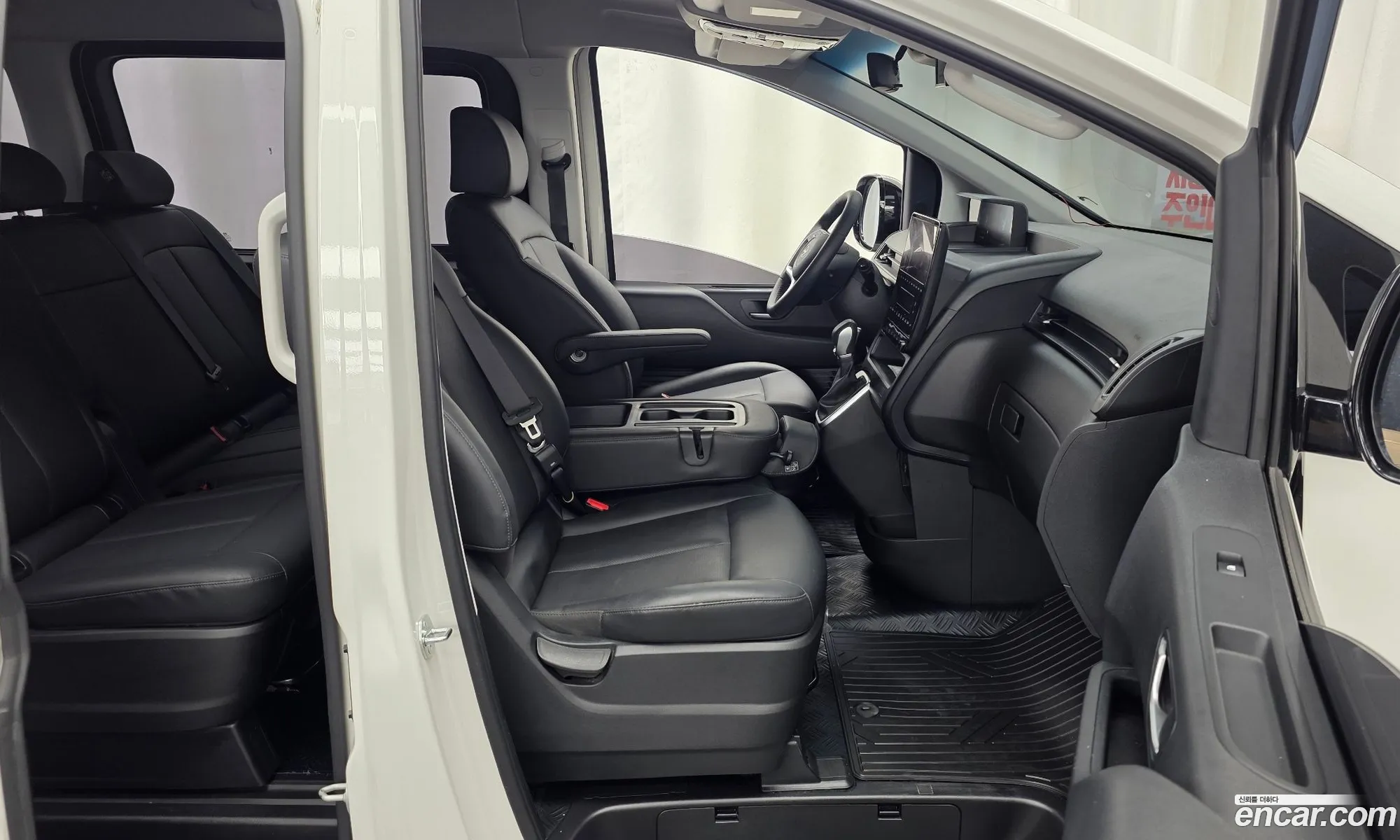 Hyundai Staria 2025 — 29