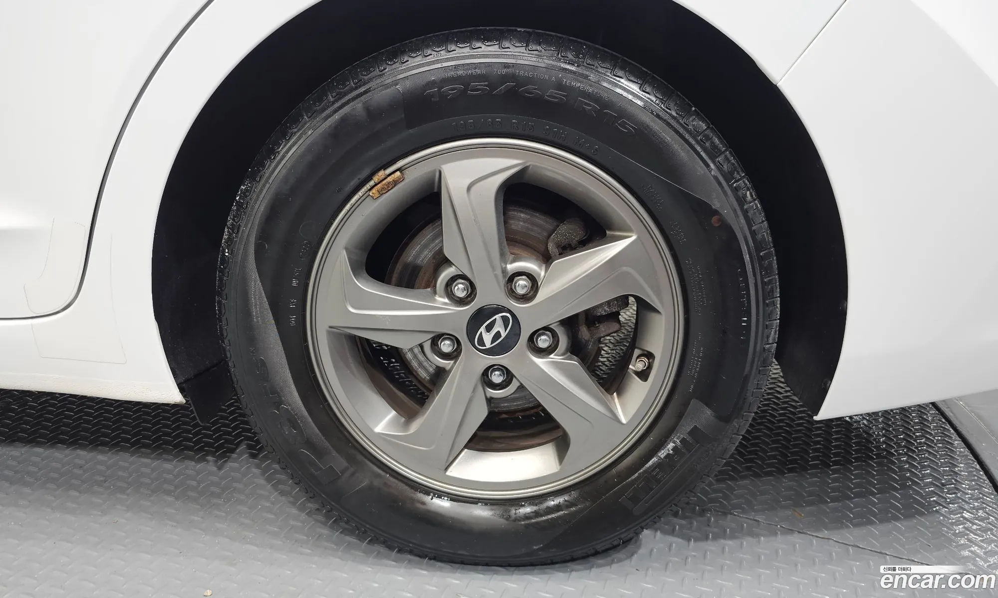 Hyundai Elantra AD 2016 — 28