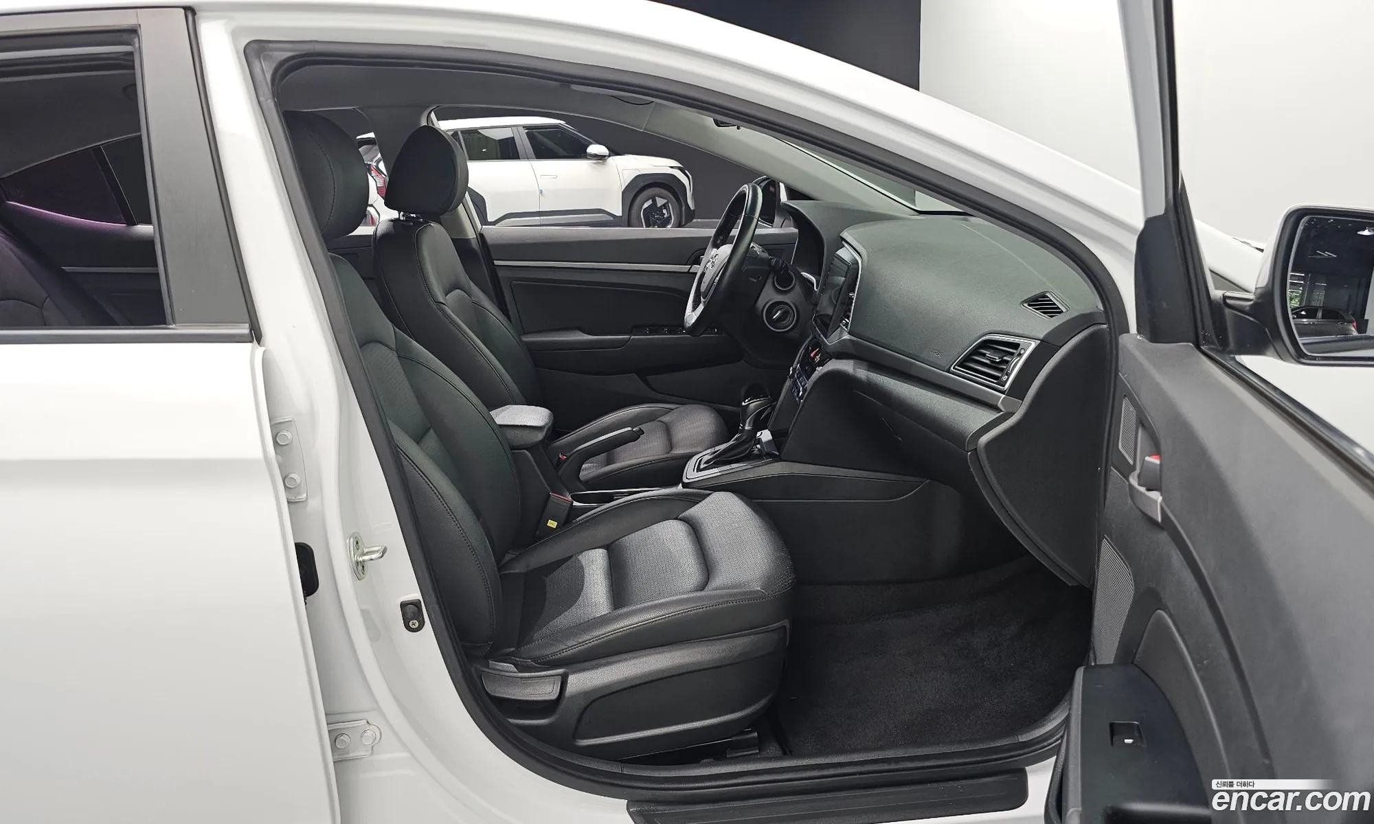 Hyundai Elantra AD 2016 — 14