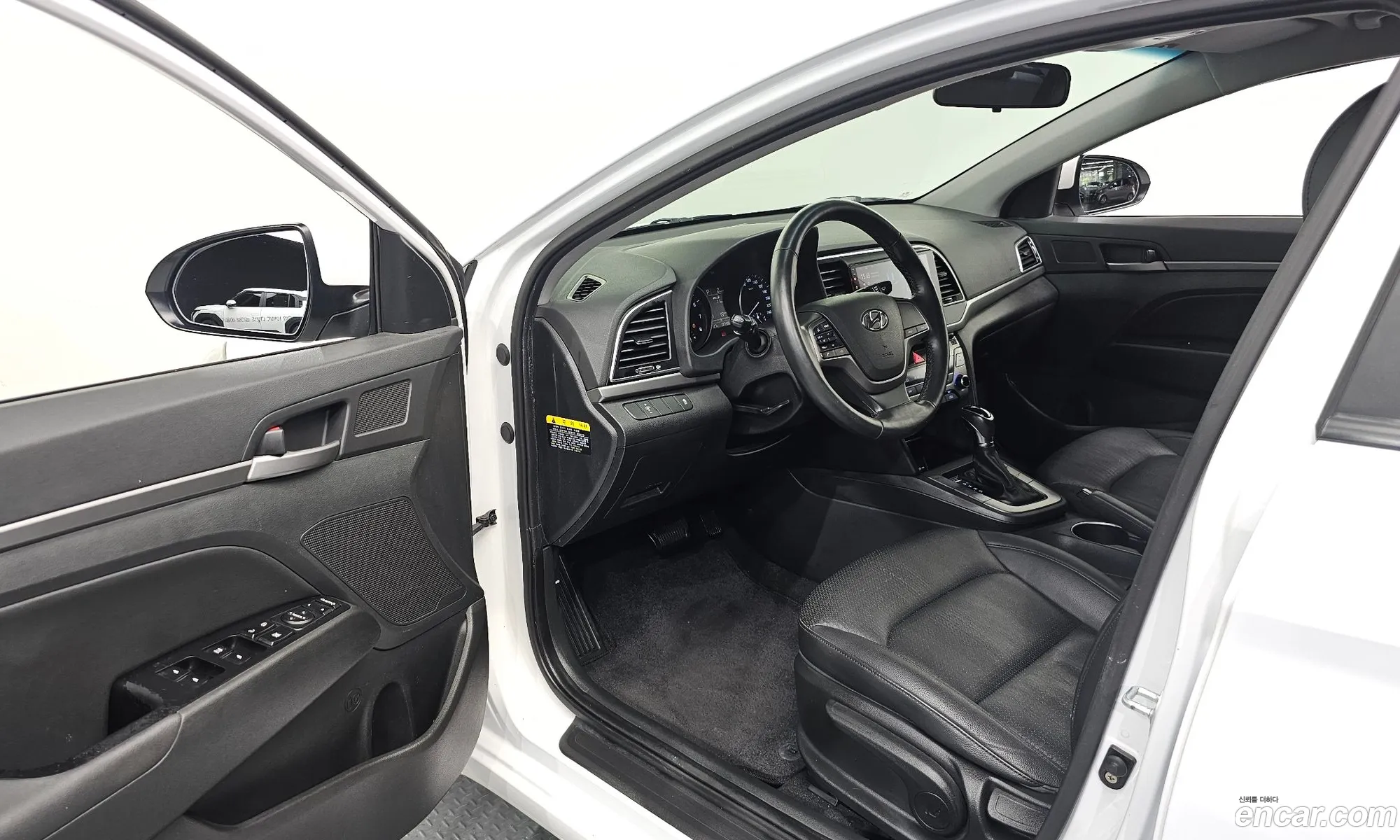 Hyundai Elantra AD 2016 — 15