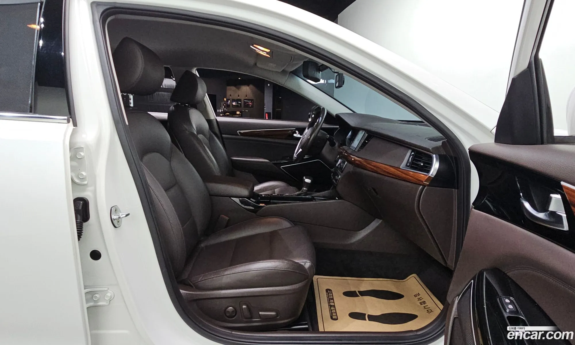Kia K7 2016 KNALB415BGA041985 — 6