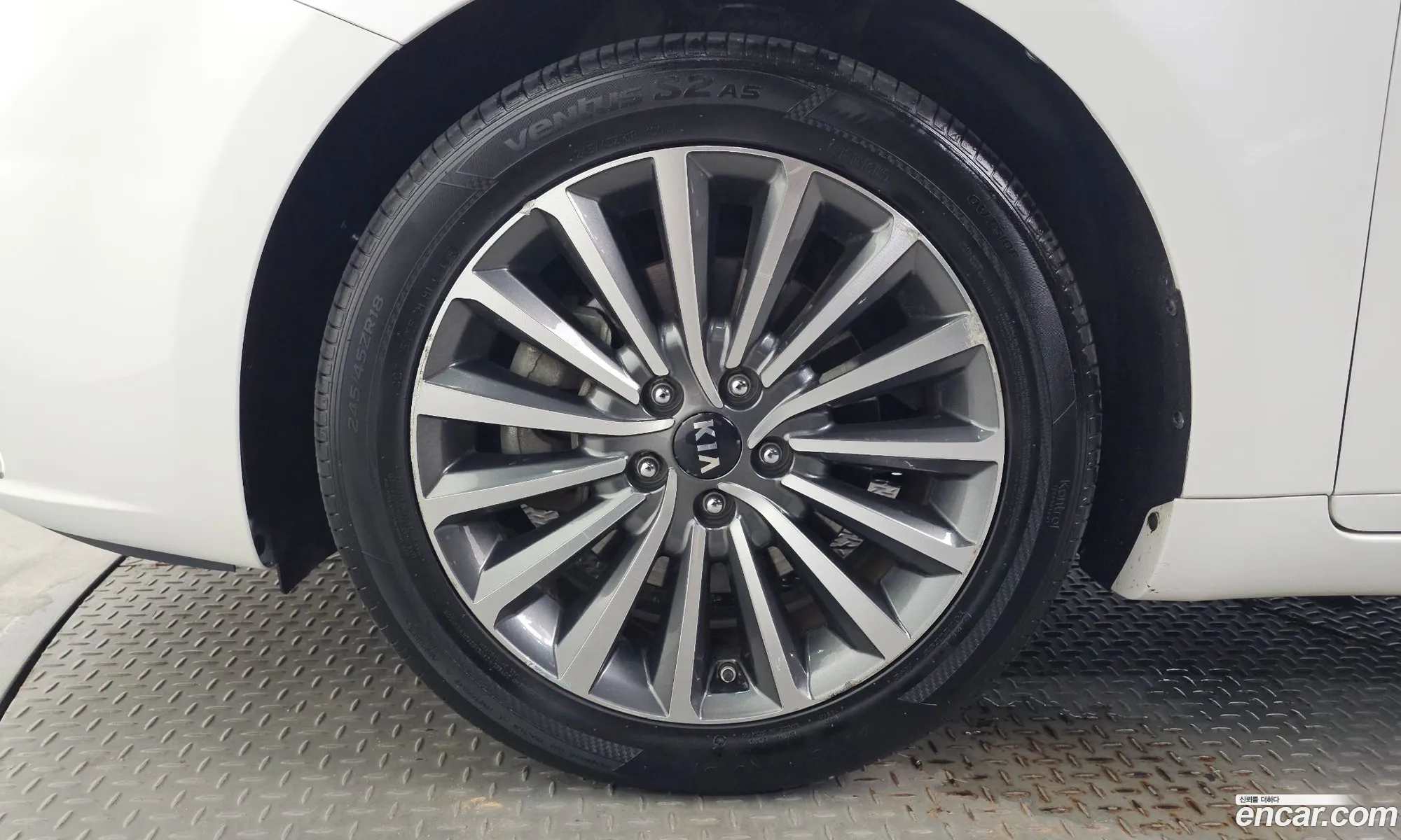 Kia K7 2016 KNALB415BGA041985 — 10