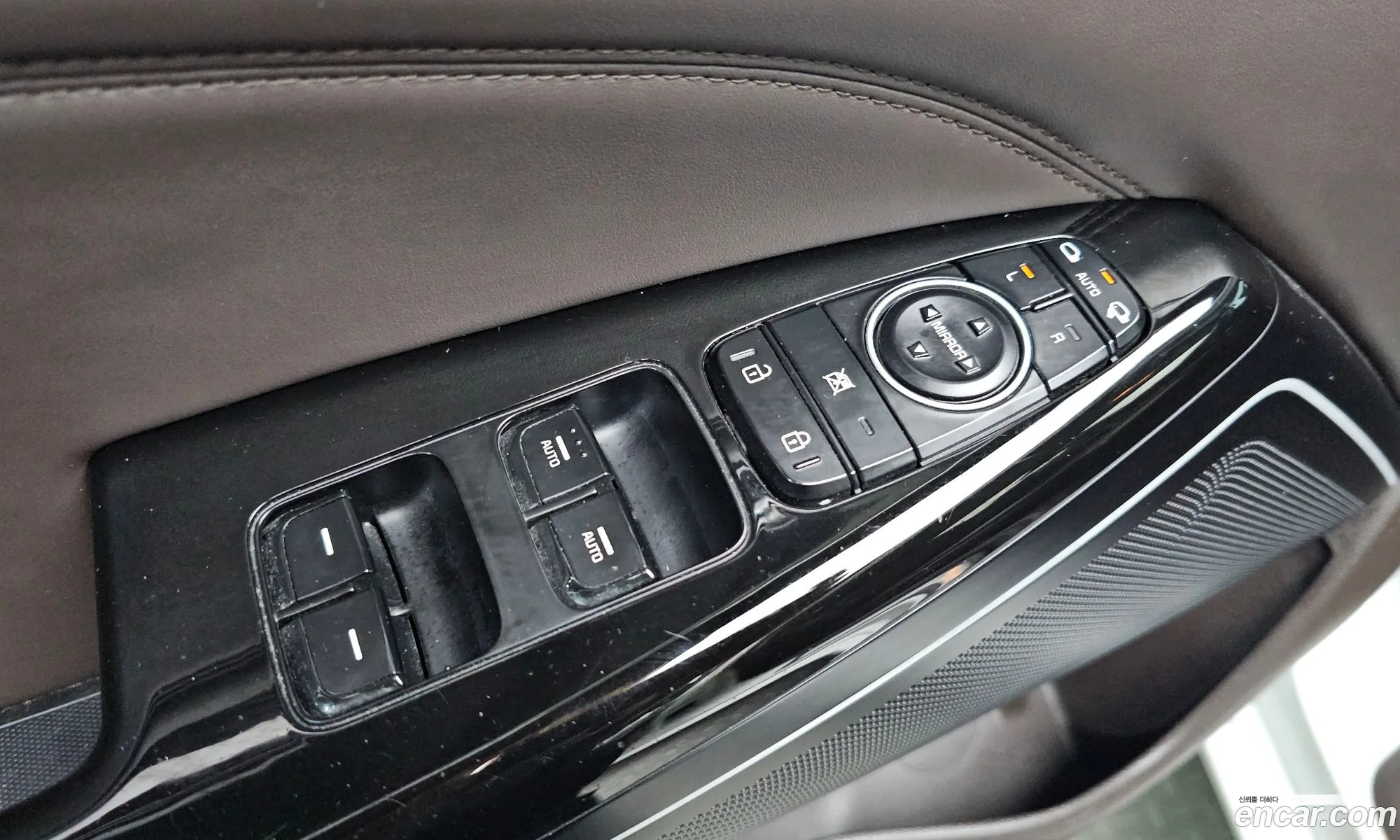 Kia K7 2016 KNALB415BGA041985 — 19