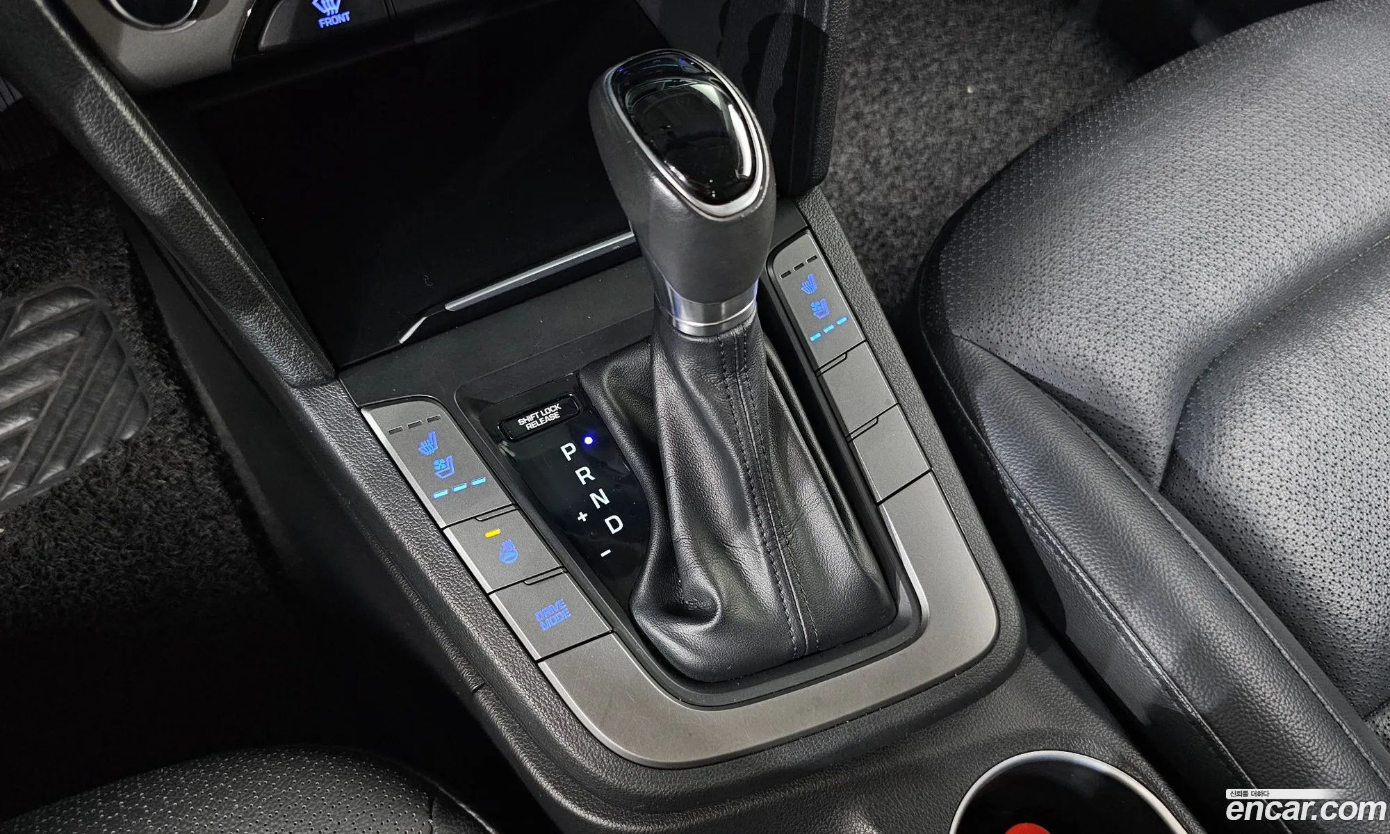 Hyundai Elantra AD 2017 KMHD741DBJU447619 — 2