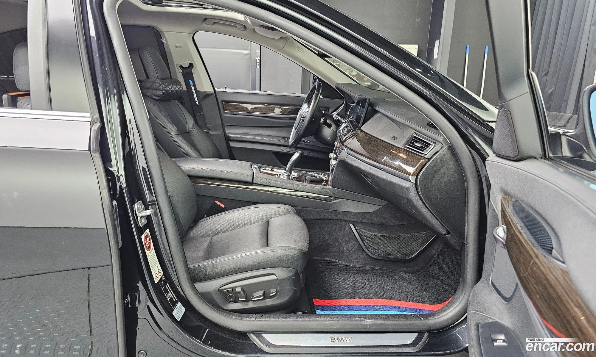 BMW 7 Series 2012 WBAYG4109DDE81269 — 17