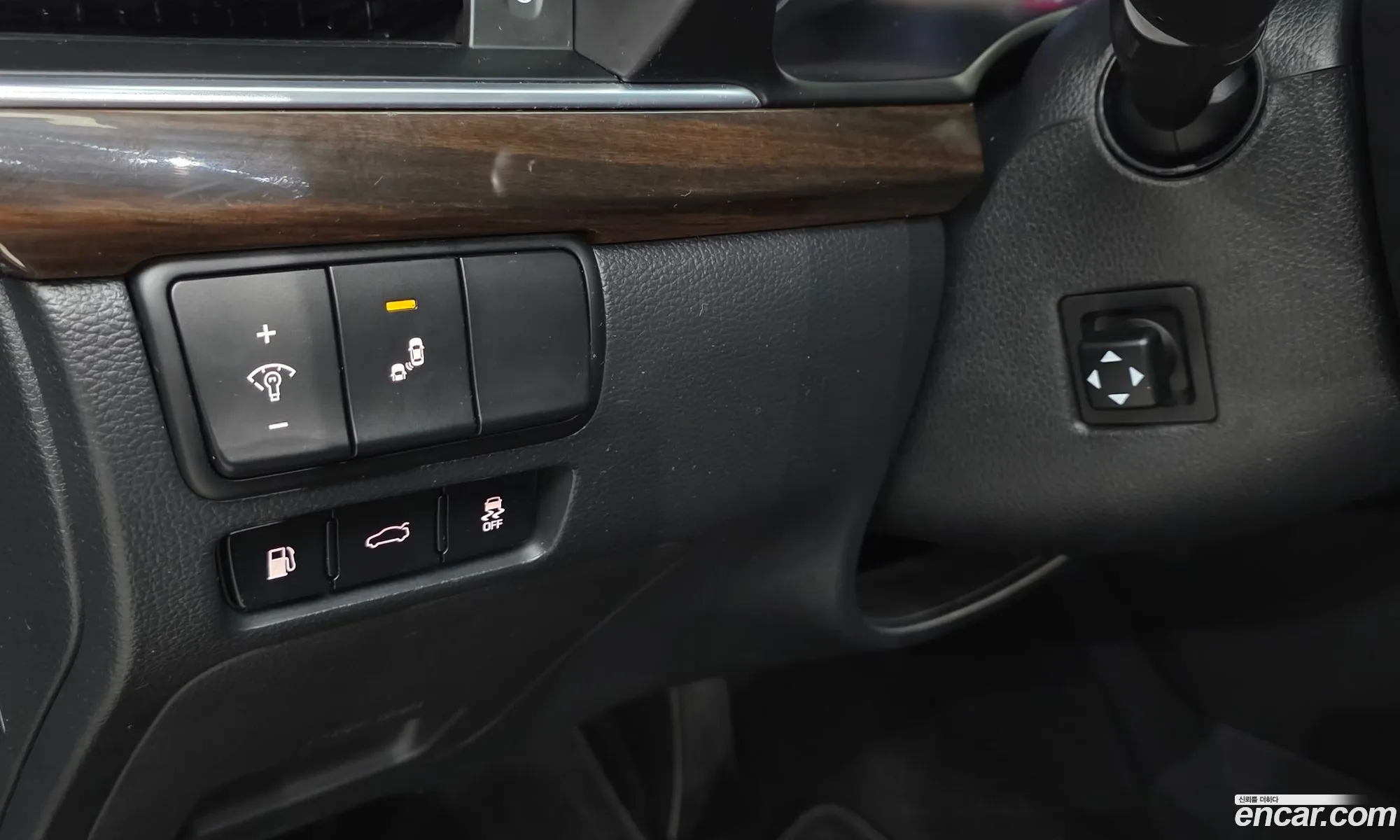 Kia K7 2018 KNALA418BJA129002 — 9
