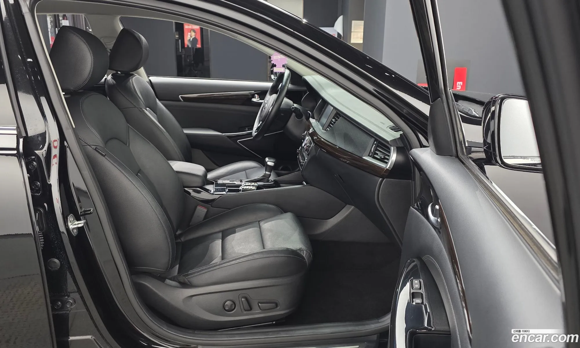 Kia K7 2018 KNALA418BJA129002 — 25