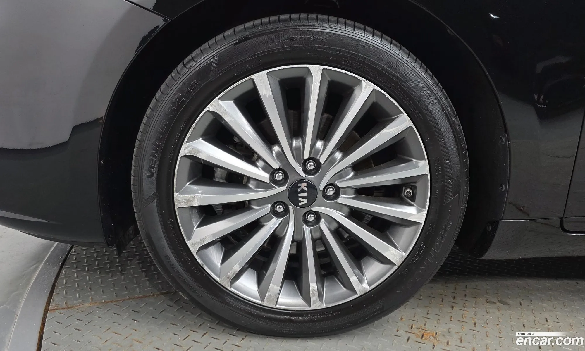 Kia K7 2018 KNALA418BJA129002 — 26