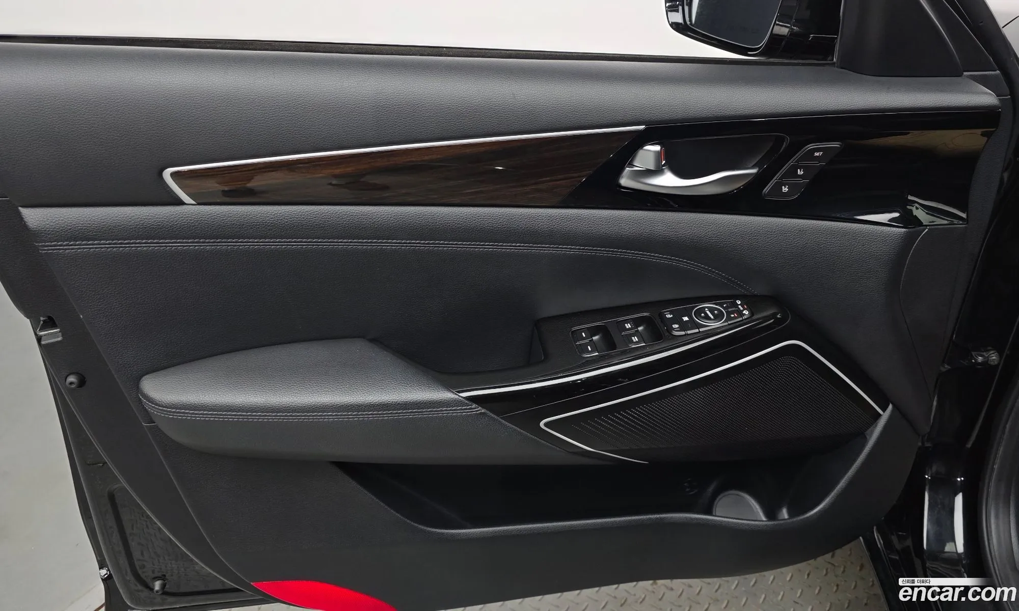 Kia K7 2018 KNALA418BJA129002 — 24