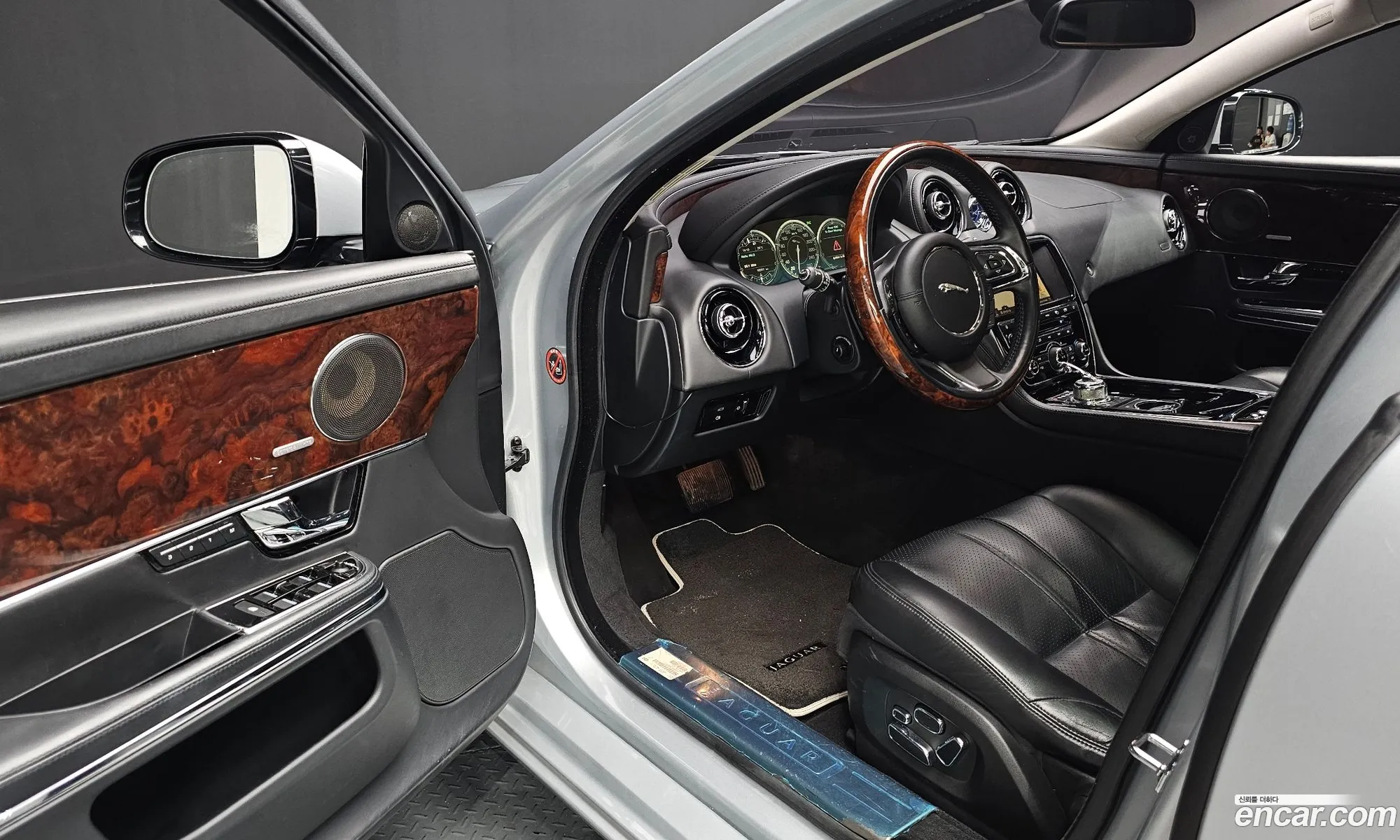 Jaguar XJ 2012 SAJAA2229CNV27667 — 9