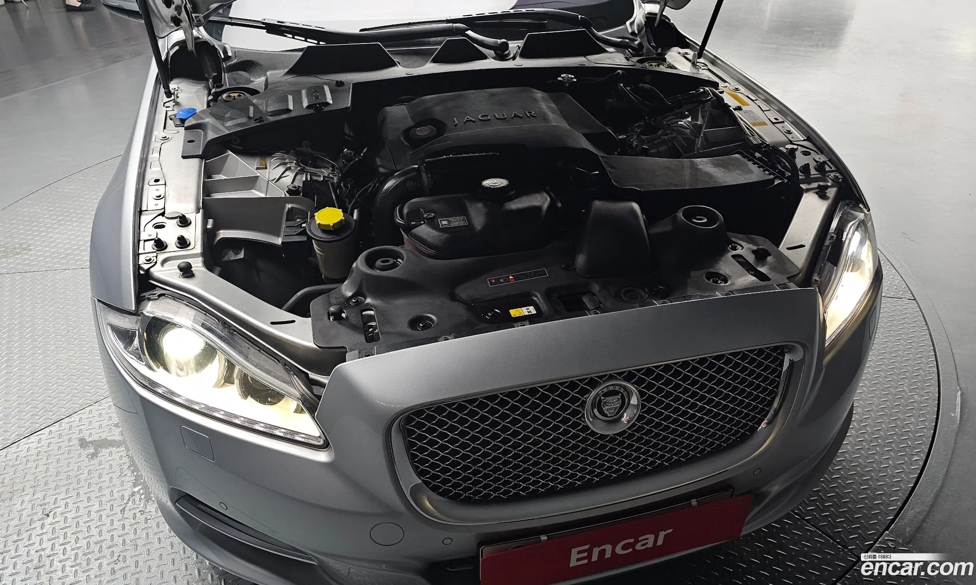 Jaguar XJ 2012 SAJAA2229CNV27667 — 3