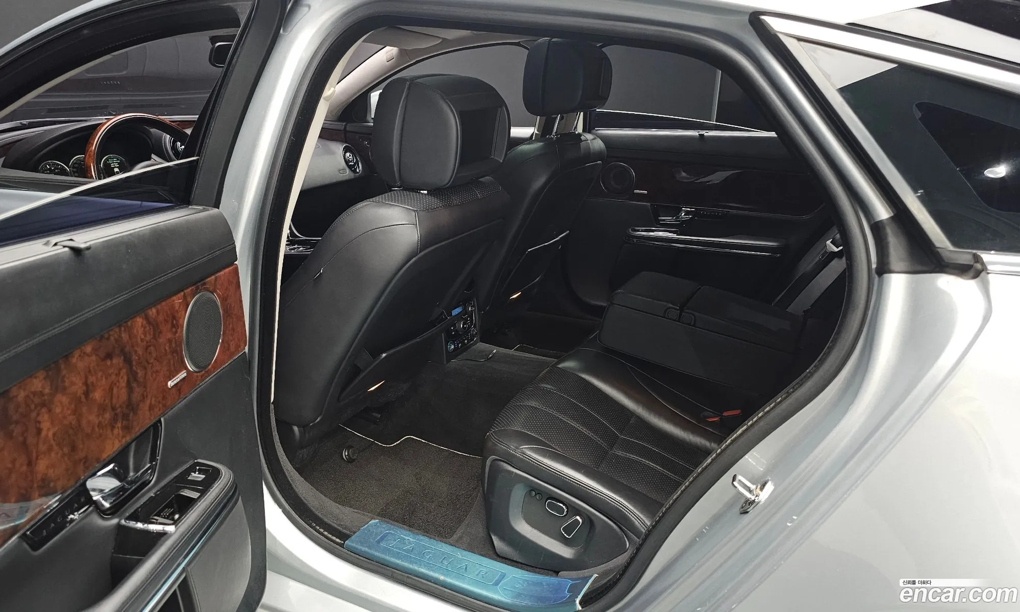 Jaguar XJ 2012 SAJAA2229CNV27667 — 7