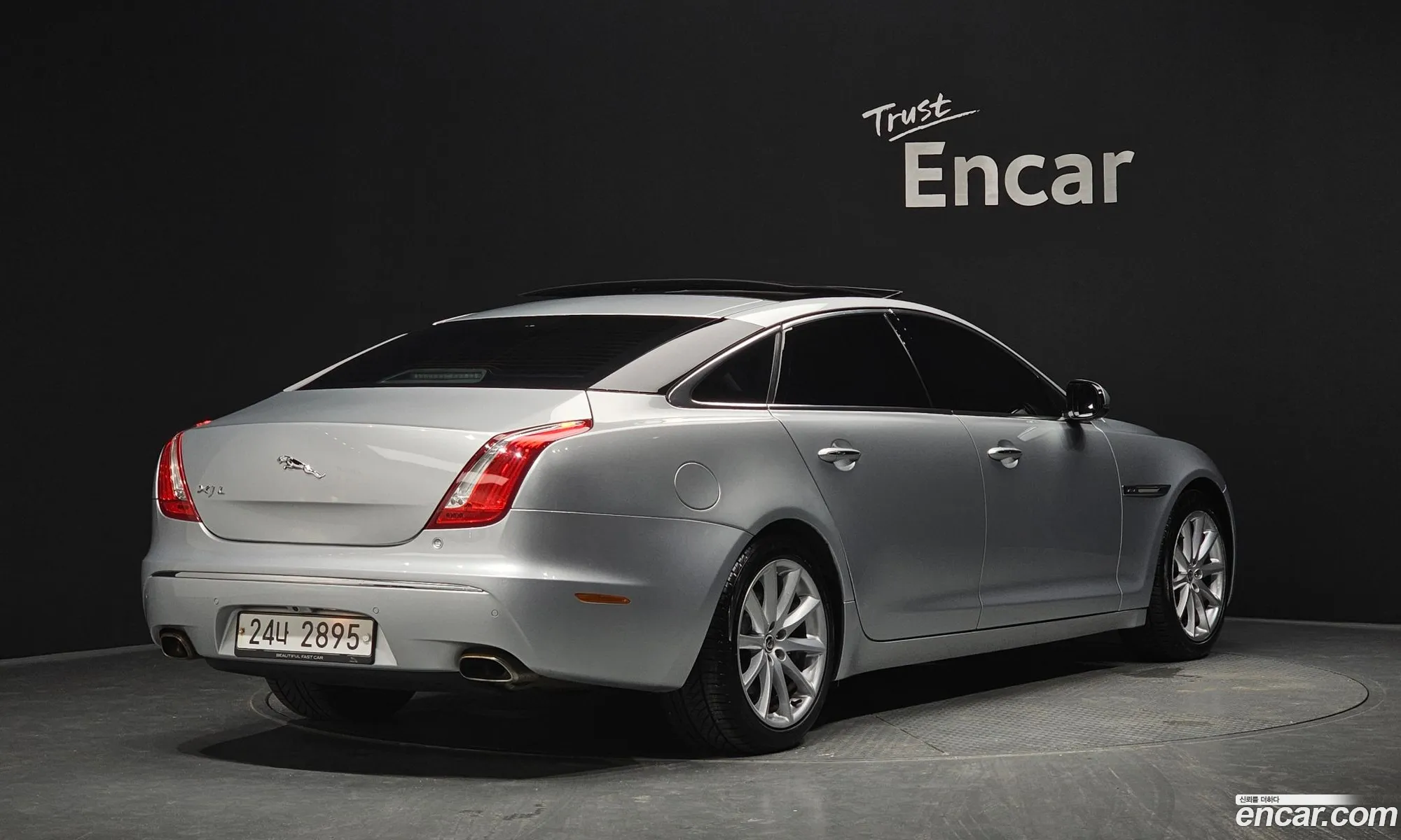 Jaguar XJ
