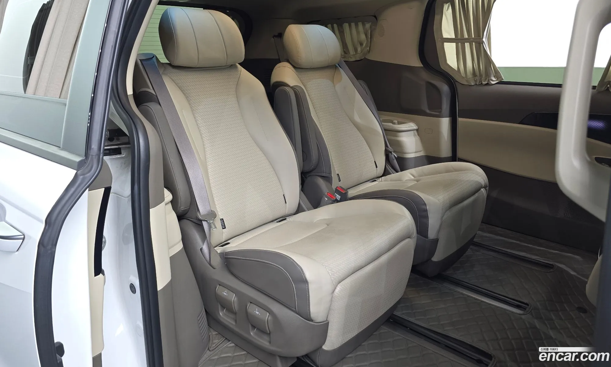Kia Carnival 2021 KNANE81BBMS102032 — 8