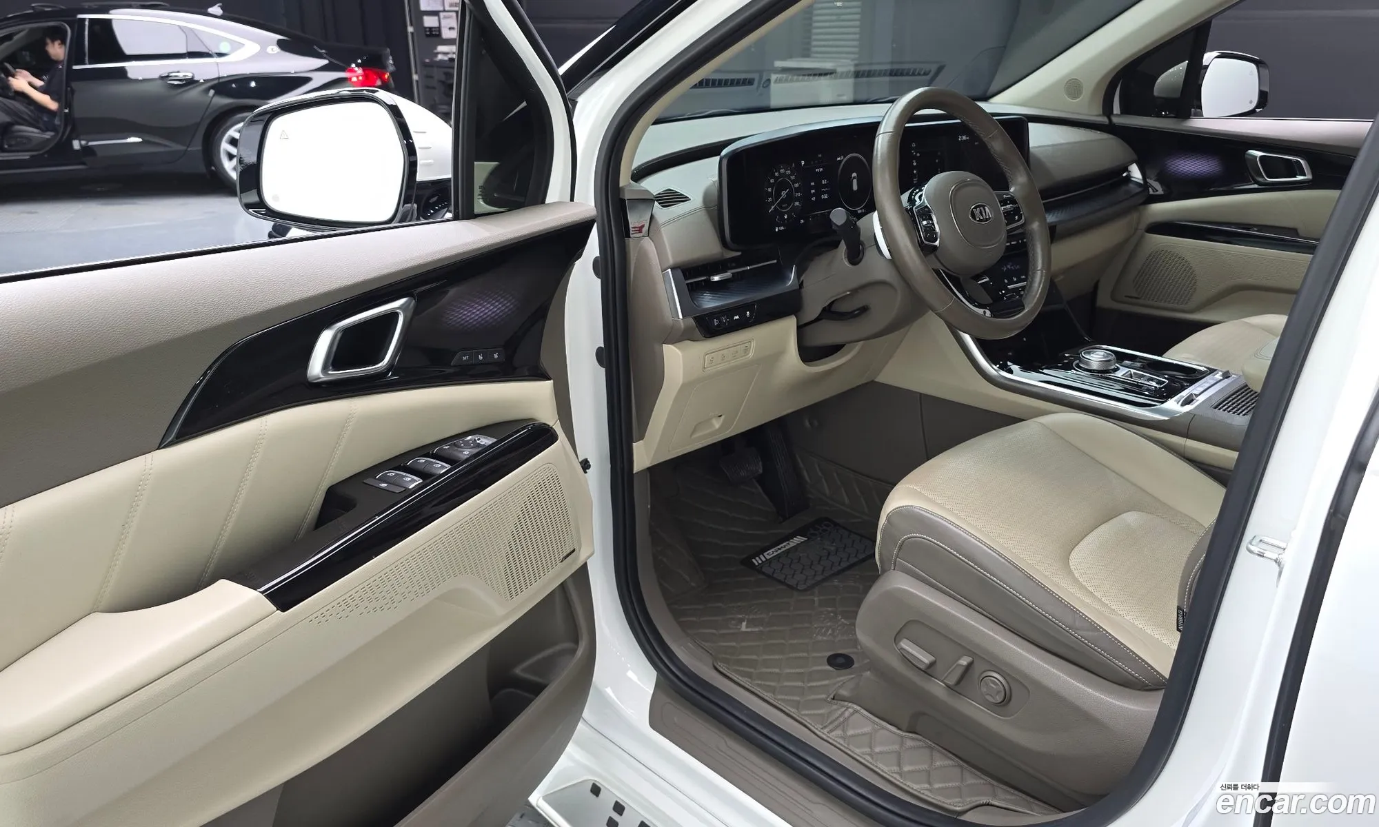 Kia Carnival 2021 KNANE81BBMS102032 — 2