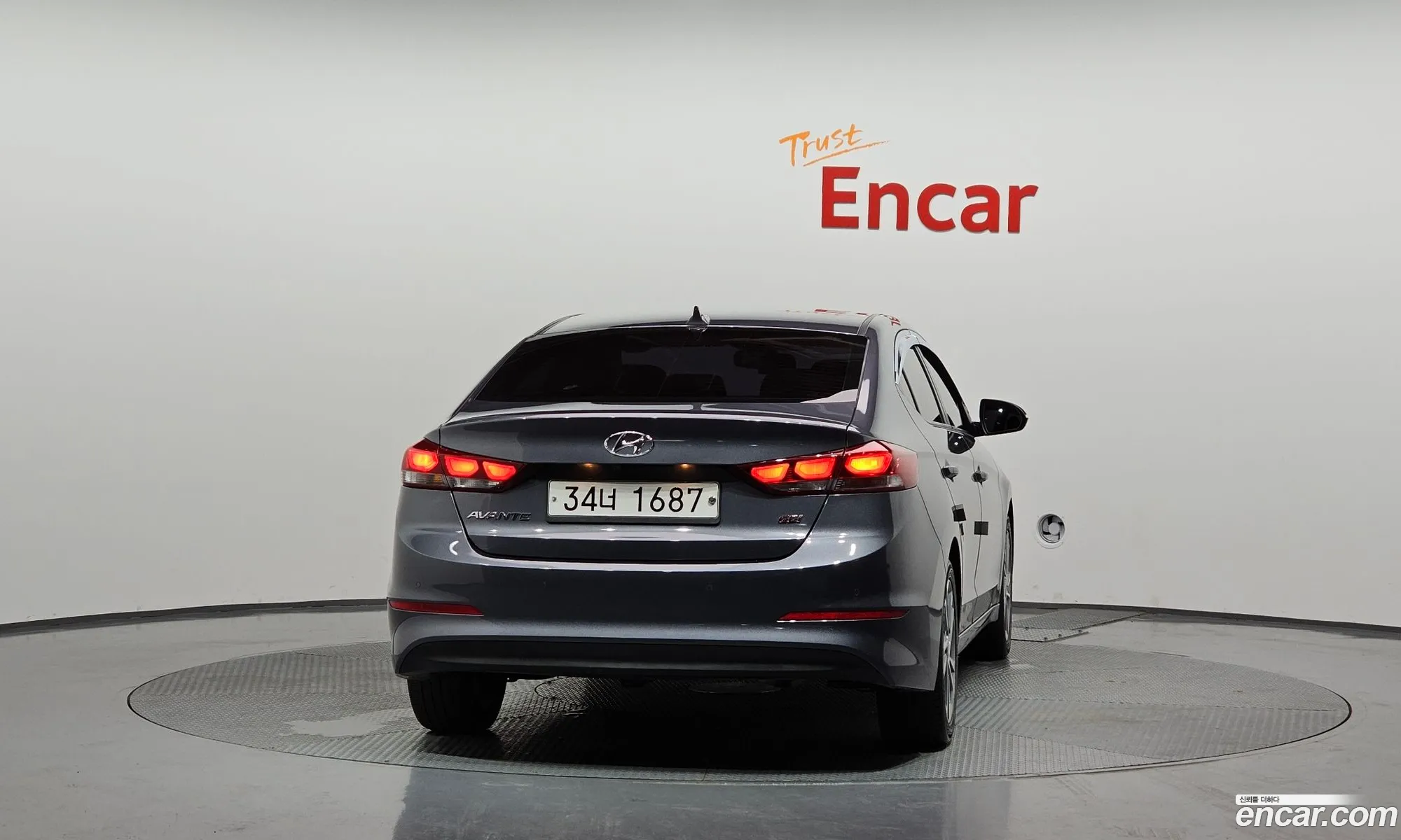 Hyundai Elantra AD 2017 — 14