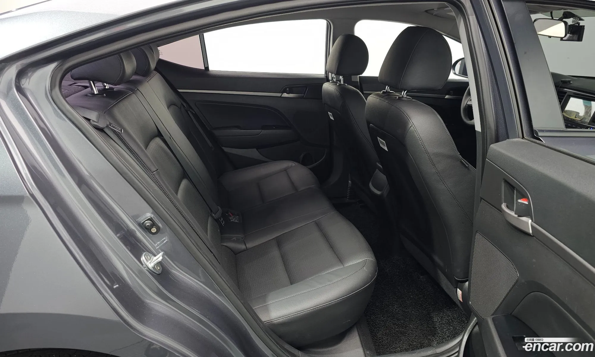 Hyundai Elantra AD 2017 — 28