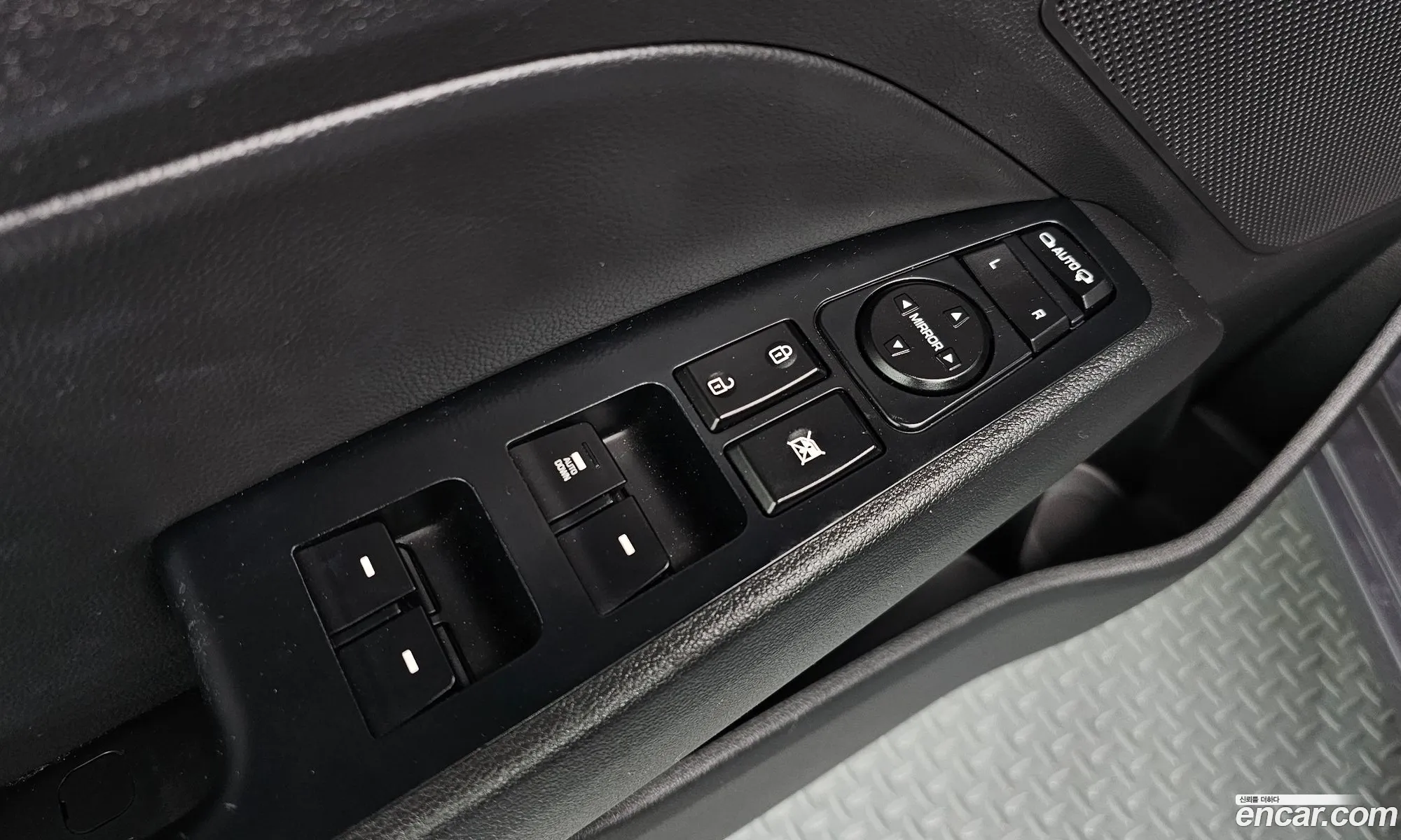 Hyundai Elantra AD 2017 — 24