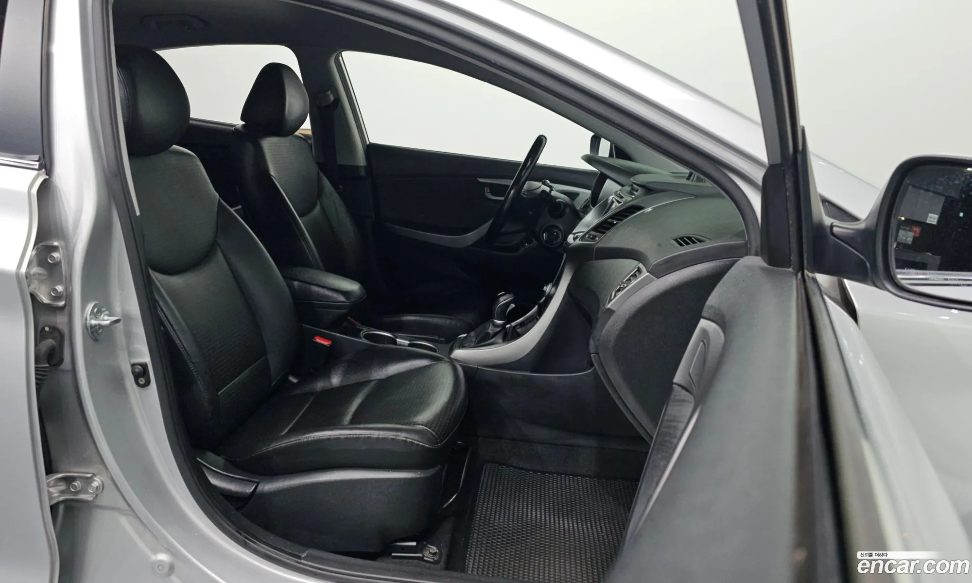 Hyundai Elantra MD 2013 KMHDG41DBEU955375 — 28