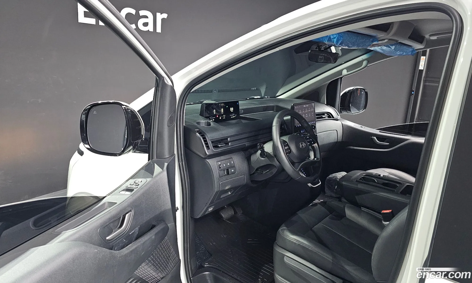 Hyundai Staria 2025 — 30