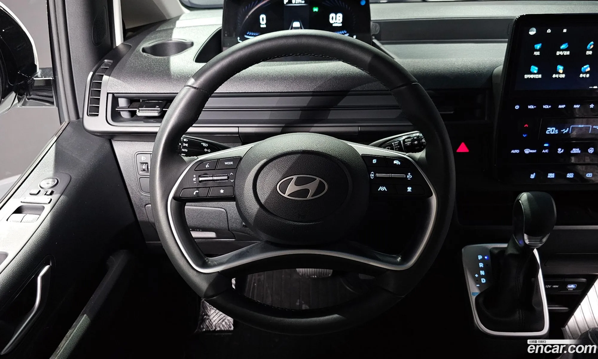 Hyundai Staria 2025 — 17