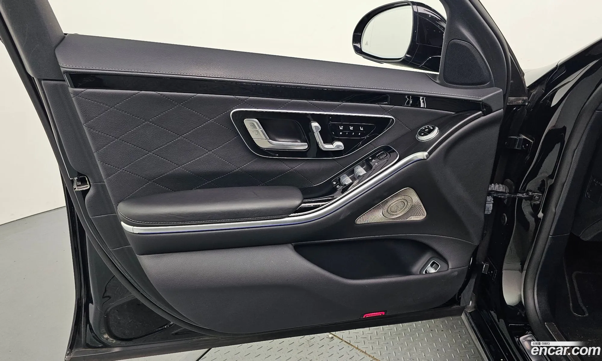 Mercedes-Benz S-Class W223 2023 — 31