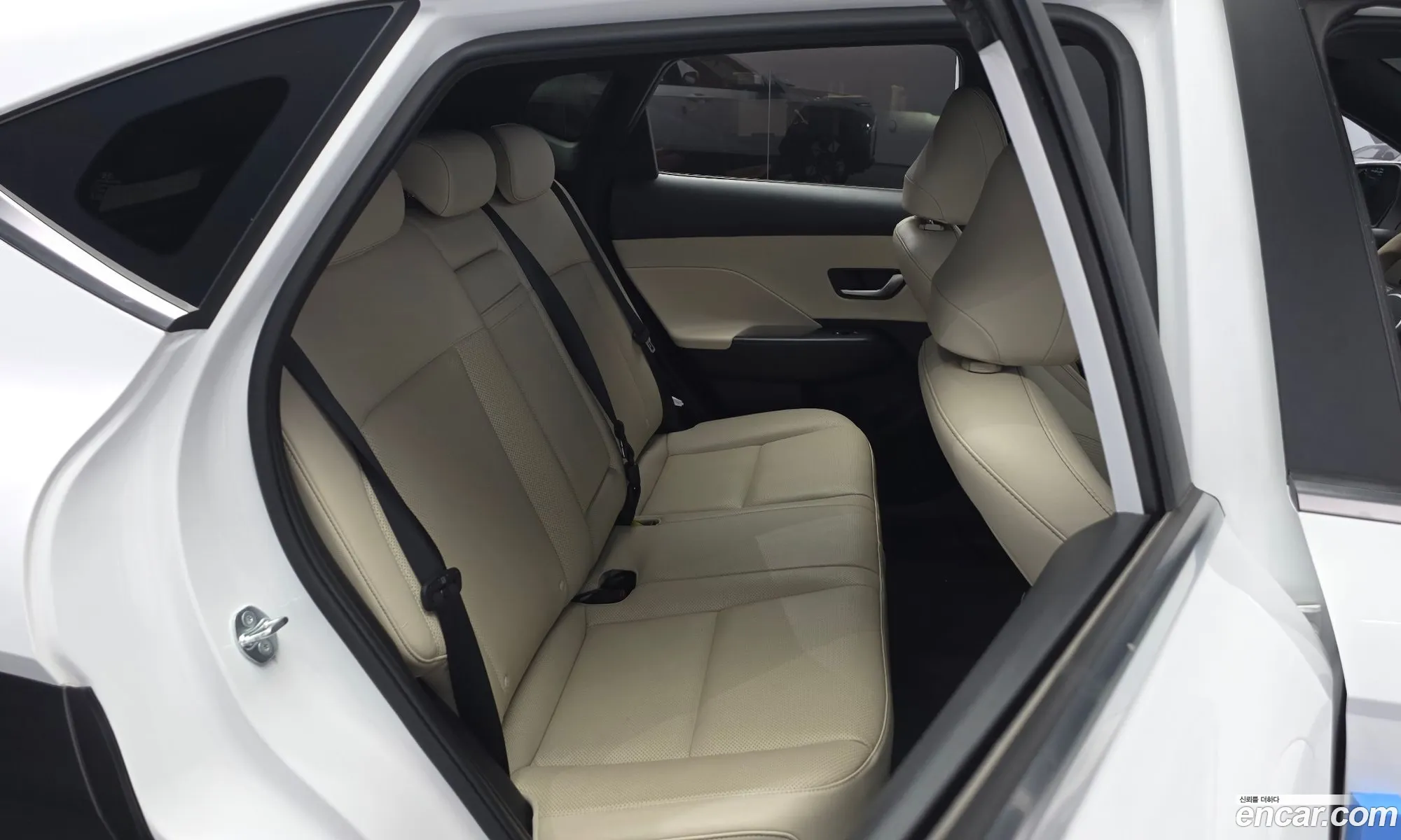 Hyundai Kona Hybrid 2023 — 7