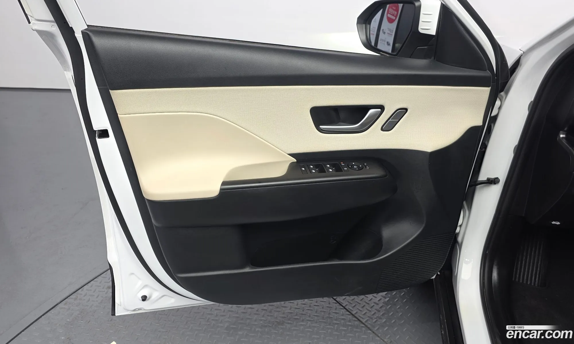 Hyundai Kona Hybrid 2023 — 12