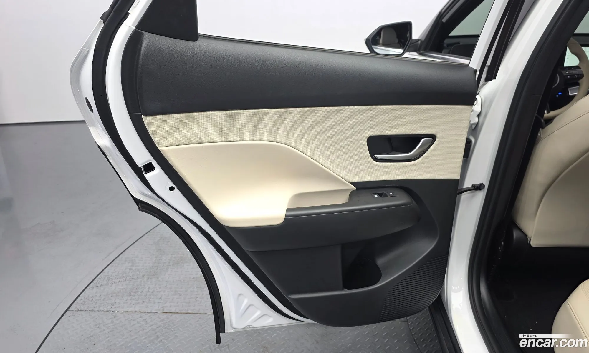 Hyundai Kona Hybrid 2023 — 16