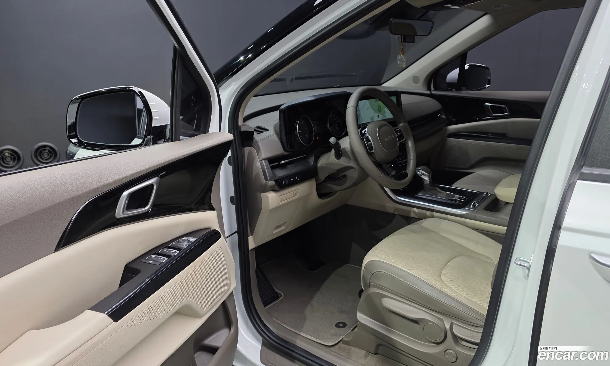 Kia Carnival 2022 KNANB81BBPS201269 — 4