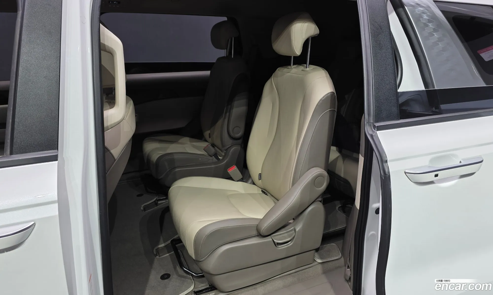 Kia Carnival 2022 KNANB81BBPS201269 — 8