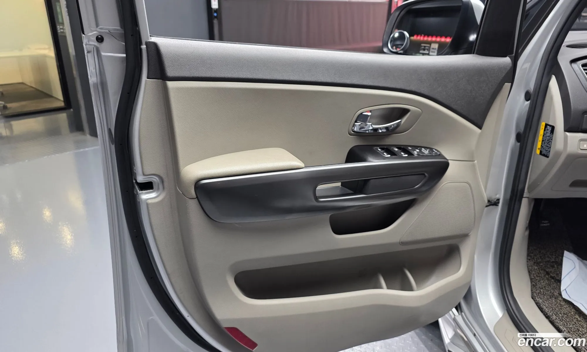 Kia Carnival 2016 KNAMB81ABHS280036 — 24